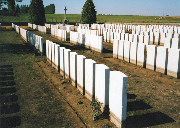 MOEUVRES COMMUNAL CEMETERY EXTENSION