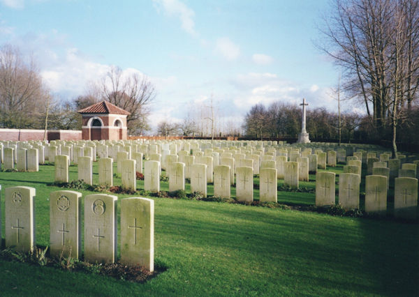 ROYAL IRISH RIFLES GRAVEYARD, LAVENTIE