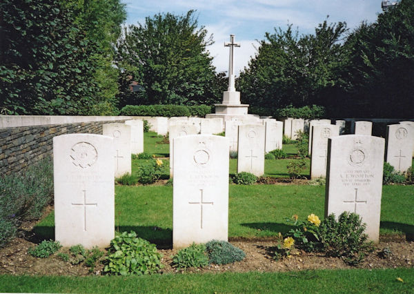 GOUROCK TRENCH CEMETERY, TILLOY-LES-MOFFLAINES