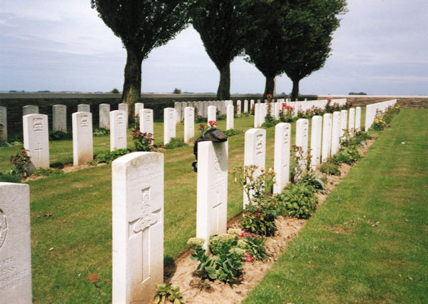 FAVREUIL BRITISH CEMETERY