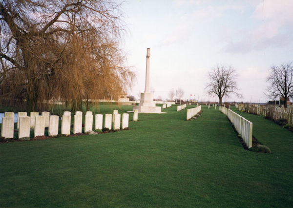 RAILWAY DUGOUTS BURIAL GROUND (TRANSPORT FARM)