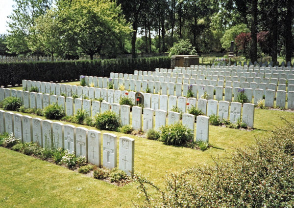 ZUYDCOOTE MILITARY CEMETERY