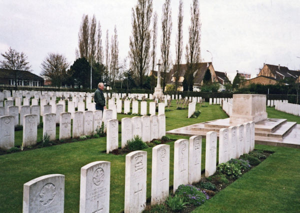 ST. PATRICK'S CEMETERY, LOOS