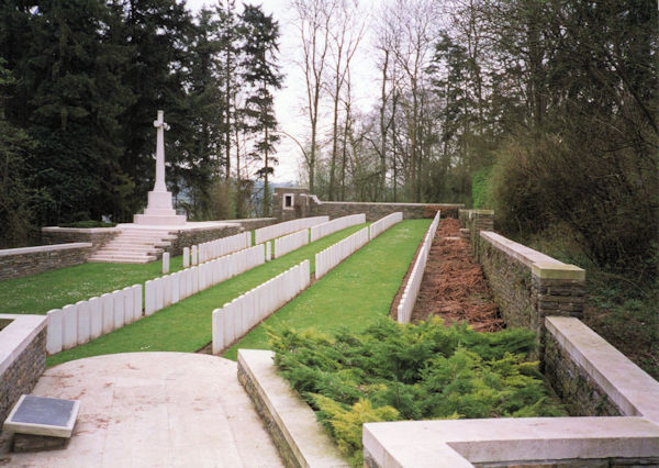 TREFCON BRITISH CEMETERY, CAULAINCOURT