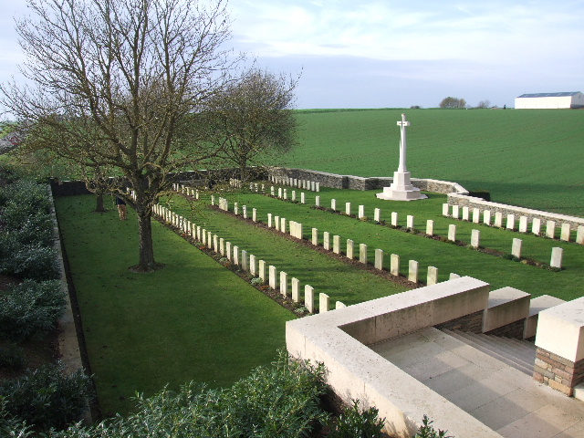 LOUVERVAL MILITARY CEMETERY, DOIGNIES