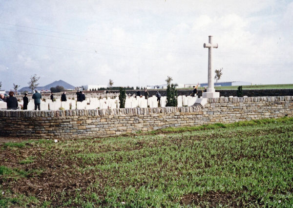 TRANCHEE DE MECKNES CEMETERY, AIX-NOULETTE