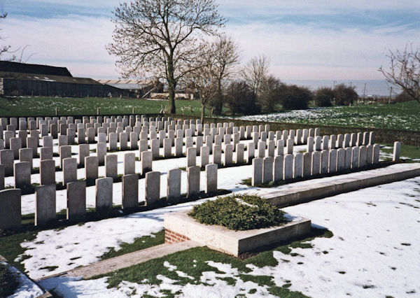 CINQ RUES BRITISH CEMETERY, HAZEBROUCK