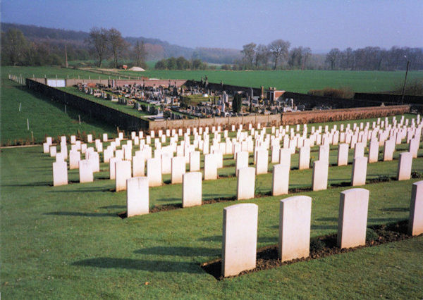 AVELUY COMMUNAL CEMETERY EXTENSION
