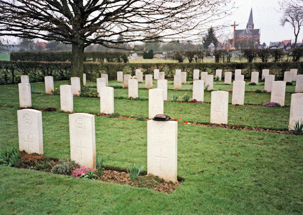 HEUDICOURT COMMUNAL CEMETERY EXTENSION