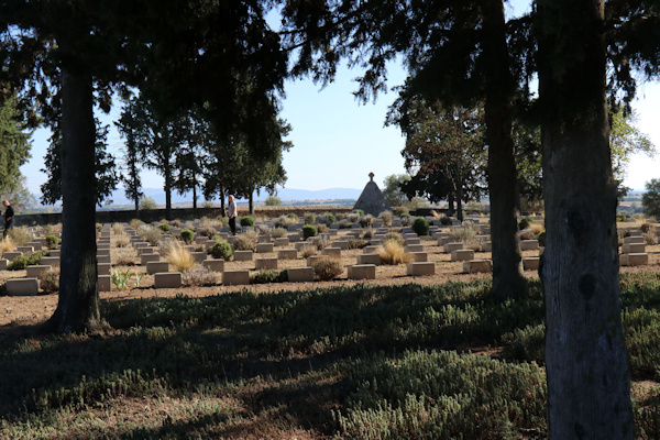 SARIGOL MILITARY CEMETERY, KRISTON