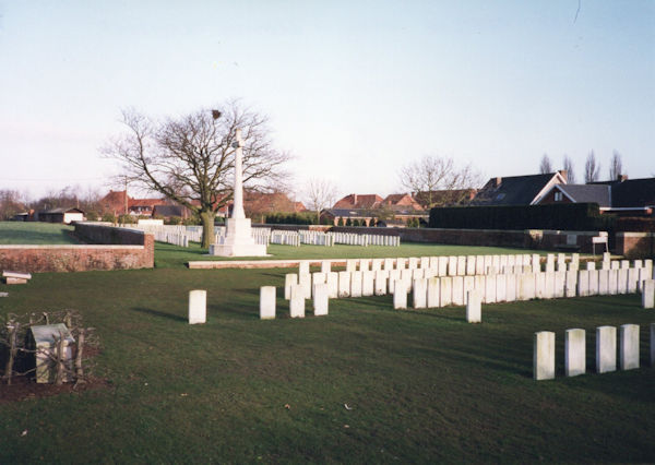 POTIJZE CHATEAU LAWN CEMETERY