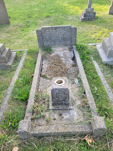 Thomas Rock Hulland Munt